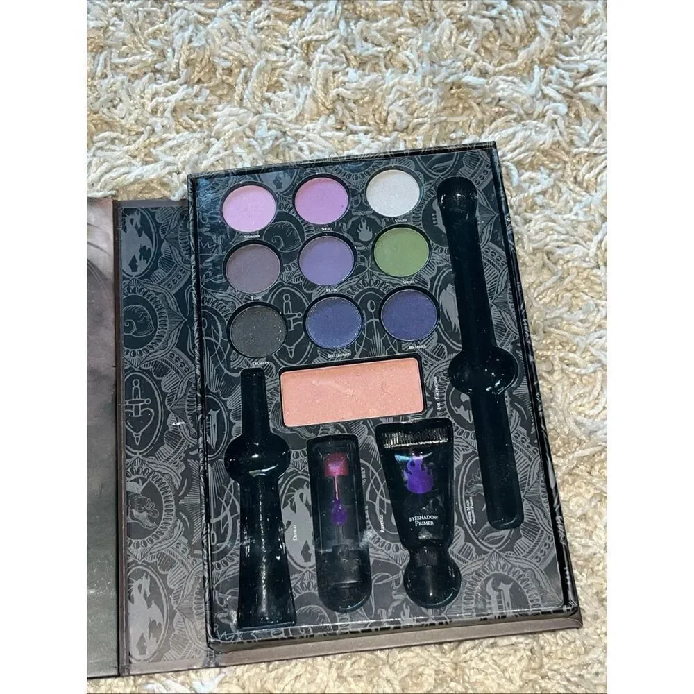 DISNEY VILLAINS  EVIL QUEEN  CAST A SPELL  BEAUTY BOOK